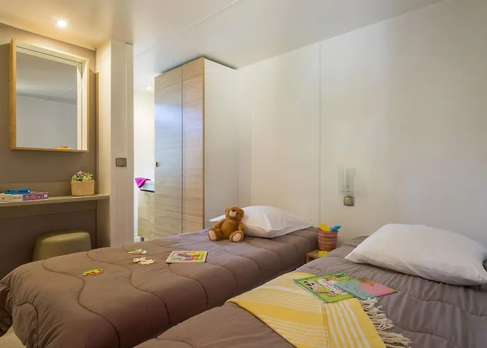 Provencal 4p 2bdrms Aircon